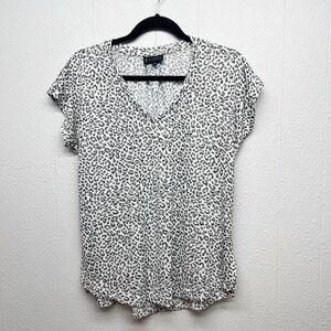 Bobeau Animal Print Women's Feminine Timeless Relaxed Classic Top Size Small